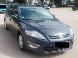 Blau Gebraucht 2011 Ford Mondeo Trend Kombi | 1.995 €