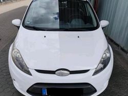 Weiß Gebraucht 2009 Ford Fiesta Kleinwagen | 1.500 € (Fairer Preis)