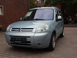 Grau Gebraucht 2004 Citroën Berlingo Van / Kleinbus | 3.490 € (Etwas zu teuer)