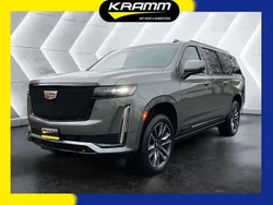 Radiant red Gebraucht 2024 Cadillac Escalade SUV | 99.890 €