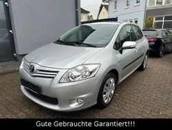 Silber Gebraucht 2011 Toyota Auris Life+ Limousine | 8.499 € (Etwas zu teuer)