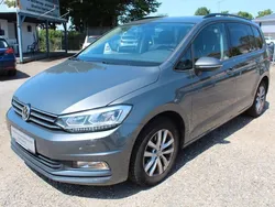 Grau Gebraucht 2016 VW Touran Comfortline Van / Kleinbus | 14.595 € (Fairer Preis)