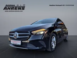 Nachtschwarz Gebraucht 2020 Mercedes B180 Style Van / Kleinbus | 21.900 € (Fairer Preis)