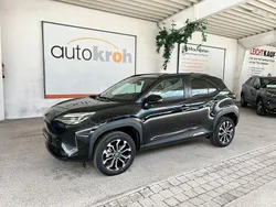 Schwarz Neu 2025 Toyota Yaris Cross Team SUV | 30.760 € (Etwas zu teuer)