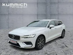 Ice white (weiß) Gebraucht 2022 Volvo V60 Inscription Kombi | 26.490 € (Fairer Preis)
