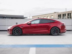 Rot Gebraucht 2023 Tesla Model S Plaid Kleinwagen | 89.000 € (Etwas zu teuer)