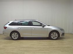 Grau Gebraucht 2023 Skoda Octavia Ambition Kombi | 15.780 € (Superpreis)