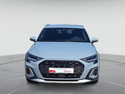 Pfeilgrau perleffekt Gebraucht 2024 Audi A3 Ambiente Limousine | 37.880 €