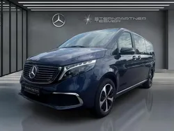 Blau Gebraucht 2024 Mercedes EQV300 Avantgarde Van / Kleinbus | 53.800 € (Teuer)