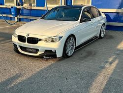 Weiß Gebraucht 2016 BMW 320 Limousine | 21.900 €