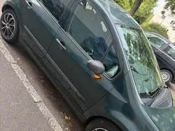Grün Gebraucht 2005 Renault Modus Van / Kleinbus | 1.100 €
