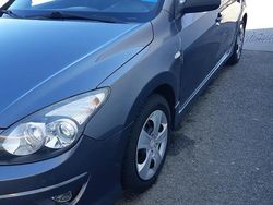 Grau Gebraucht 2010 Hyundai i30 Kleinwagen | 3.500 €