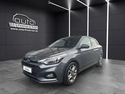 Star dust / black / met Gebraucht 2020 Hyundai i20 Advantage Limousine | 14.690 € (Fairer Preis)