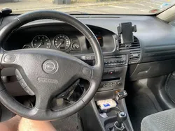 Schwarz Gebraucht 2004 Opel Zafira Van / Kleinbus | 2.900 € (Fairer Preis)