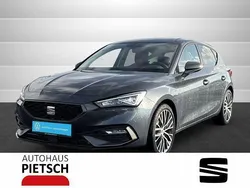 Grau Gebraucht 2024 Seat Leon FR Limousine | 28.450 € (Guter Preis)