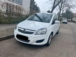 Weiß Gebraucht 2012 Opel Zafira Van / Kleinbus | 4.750 € (Etwas zu teuer)