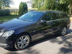 Schwarz Gebraucht 2011 Mercedes E200 Avantgarde Kombi | 9.500 € (Guter Preis)