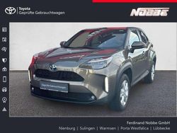 Manganbronze metallic Gebraucht 2023 Toyota Yaris Hybrid Team SUV | 24.900 € (Fairer Preis)