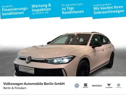 Oryxweiß perlmutteffekt Gebraucht 2024 VW Passat R-line Kombi | 44.740 € (Fairer Preis)