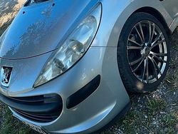 Grau Gebraucht 2006 Peugeot 207 Limousine | 1.199 €