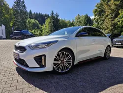 Deluxeweiß metallic Gebraucht 2020 Kia ProCeed GT Kleinwagen | 23.990 € (Fairer Preis)