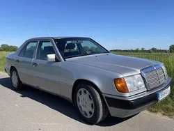 Silber Gebraucht 1993 Mercedes E400 Limousine | 26.900 €