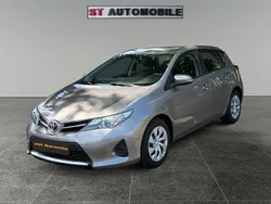 Beige Gebraucht 2015 Toyota Auris Cool Limousine | 8.990 € (Fairer Preis)