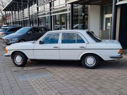 Weiß Gebraucht 1976 Mercedes E280 Limousine | 16.000 €