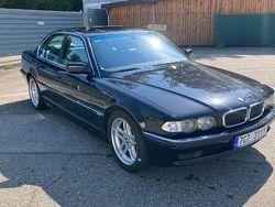 Schwarz Gebraucht 1999 BMW 740 Limousine | 20.000 €