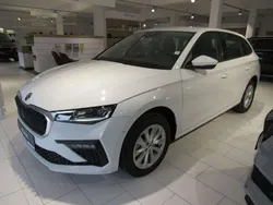 Weiß Gebraucht 2024 Skoda Scala Selection Kleinwagen | 29.490 €