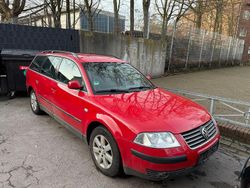 Rot Gebraucht 2003 VW Passat Kombi | 550 € (Superpreis)
