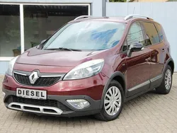 Rot Gebraucht 2014 Renault Scénic III Bose Edition Van / Kleinbus | 4.490 € (Superpreis)