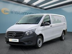 Weiß Gebraucht 2023 Mercedes Vito Van / Kleinbus | 32.849 € (Fairer Preis)