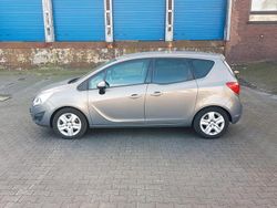 Braun Gebraucht 2011 Opel Meriva Van / Kleinbus | 4.000 € (Fairer Preis)