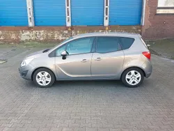 Braun Gebraucht 2011 Opel Meriva Van / Kleinbus | 4.400 € (Etwas zu teuer)