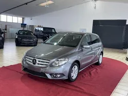 Grau Gebraucht 2014 Mercedes B180 Van / Kleinbus | 12.500 € (Fairer Preis)