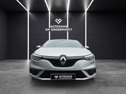 Silber Gebraucht 2017 Renault Mégane IV Play Limousine | 10.570 € (Fairer Preis)