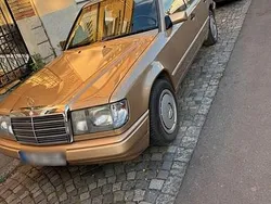Gold Gebraucht 1987 Mercedes E230 Limousine | 5.999 €