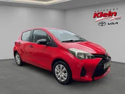 Rot Gebraucht 2015 Toyota Yaris Cool Limousine | 8.960 € (Fairer Preis)