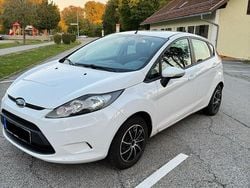 Weiß Gebraucht 2011 Ford Fiesta Kleinwagen | 2.400 € (Guter Preis)