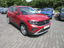 Kings red (metallic) Gebraucht 2024 VW T-Cross Life SUV | 25.800 € (Guter Preis)