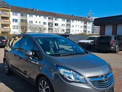 Grau Gebraucht 2017 Opel Meriva Innovation Van / Kleinbus | 7.900 € (Fairer Preis)