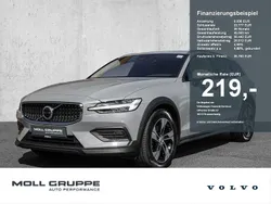 Vapour grey / metallic Gebraucht 2023 Volvo V60 CC Plus Kombi | 35.750 € (Superpreis)