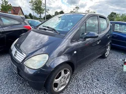 Schwarz Gebraucht 2001 Mercedes A190 Avantgarde Van / Kleinbus | 2.398 € (Teuer)