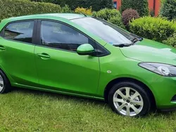 Grün Gebraucht 2009 Mazda 2 Dynamic Limousine | 3.900 € (Fairer Preis)
