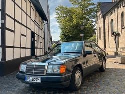 Grau Gebraucht 1992 Mercedes E230 Limousine | 5.380 €