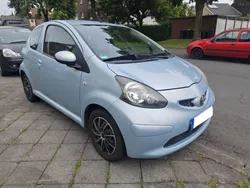 Blau Gebraucht 2005 Toyota Aygo City Kleinwagen | 2.500 € (Fairer Preis)