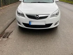 Weiß Gebraucht 2011 Opel Astra Design Edition Limousine | 4.600 € (Fairer Preis)