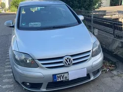 Grau Gebraucht 2006 VW Golf Plus Cross Van / Kleinbus | 3.600 €