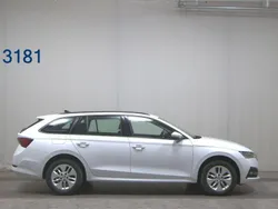 Weiß Gebraucht 2022 Skoda Octavia Ambition Kombi | 20.779 € (Guter Preis)